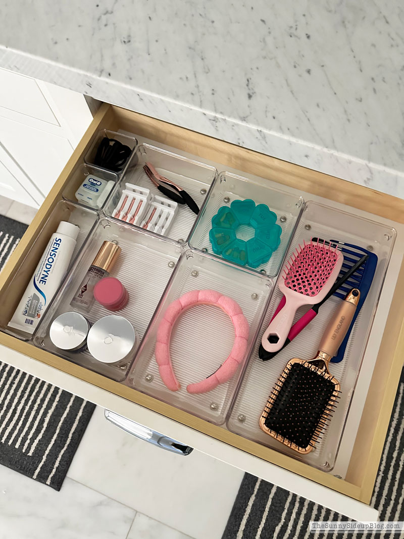 Organized Bathroom Drawers (Sunny Lifestyles)
