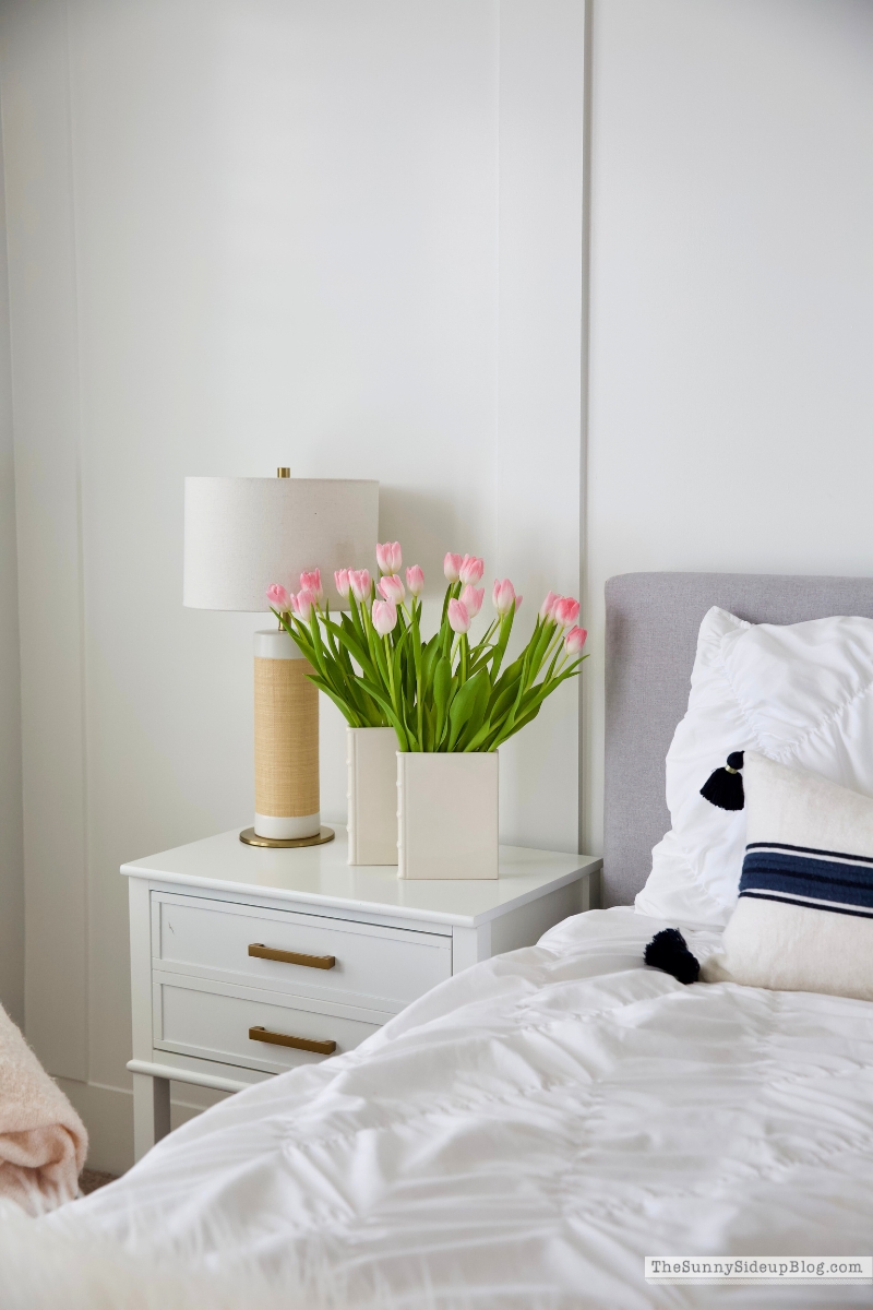 Tulip Book Vases (Sunny Lifestyles)