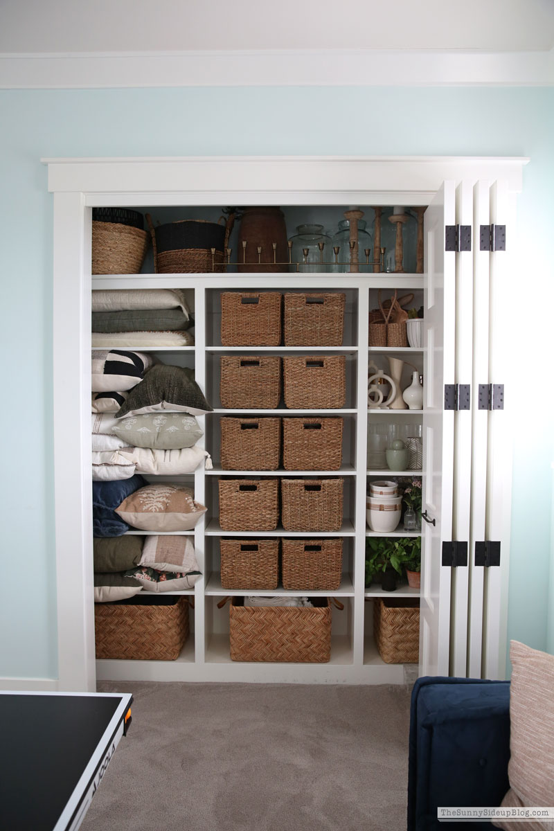 Organized Closet (Sunny Lifestyles)