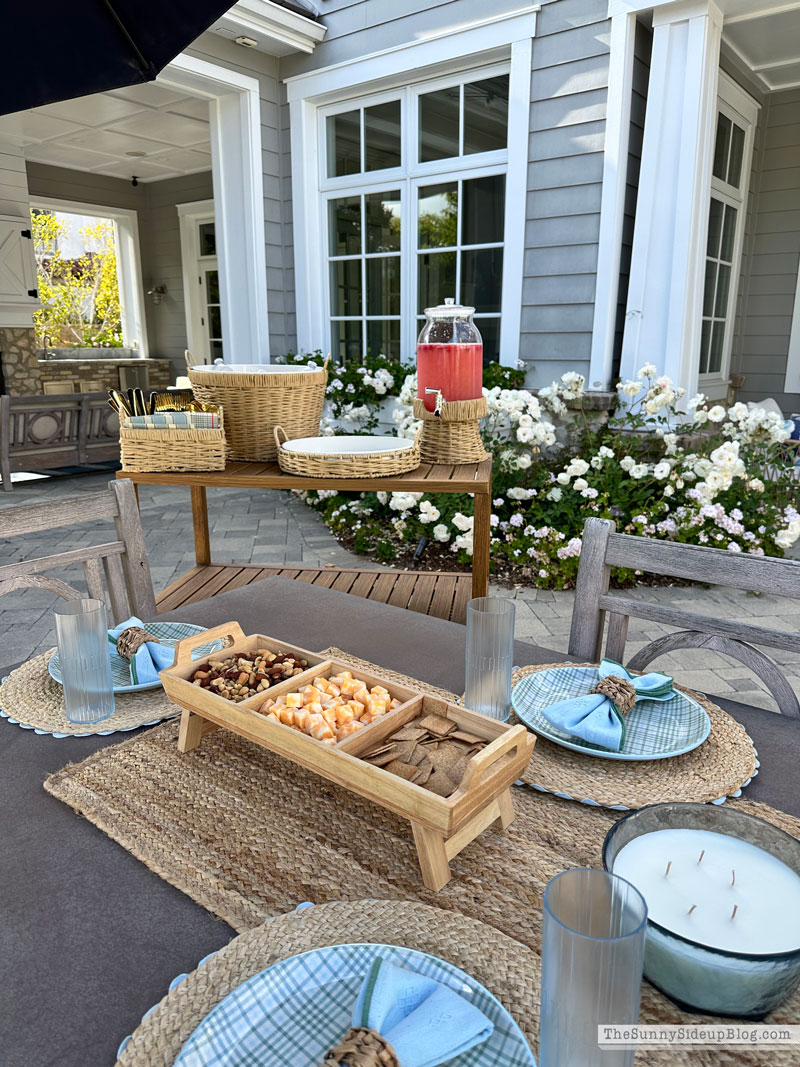 Summer Hosting (Sunny Lifestyles)